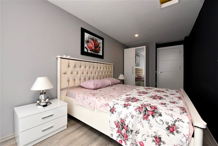 Three-storey 5+1 villa in the very center of Alanya