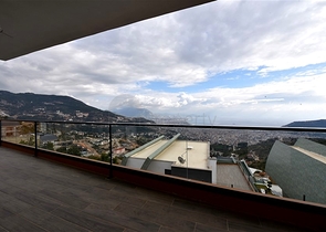Three-storey 5+1 villa in the very center of Alanya