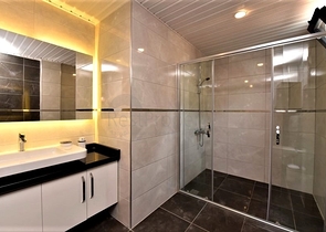 Three-storey 5+1 villa in the very center of Alanya