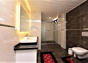 Three-storey 5+1 villa in the very center of Alanya