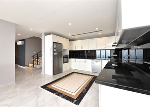 Three-storey 5+1 villa in the very center of Alanya