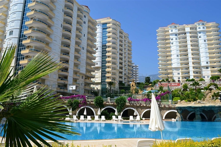 Spacious 3+1 apartment in Mahmutlar