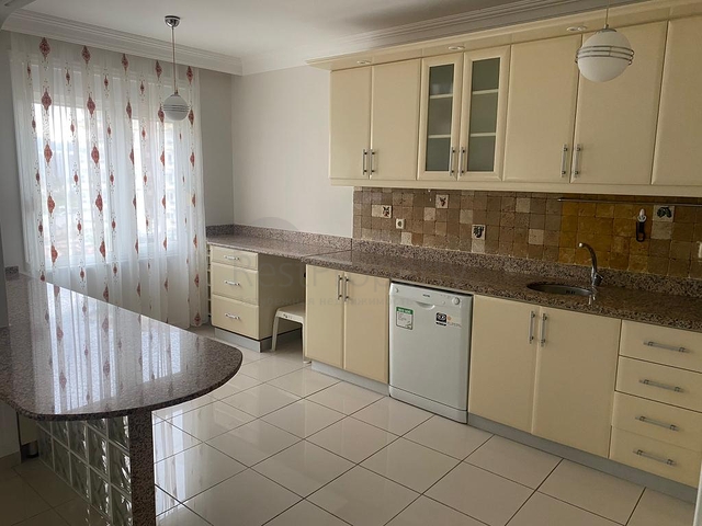 Spacious 3+1 apartment in Mahmutlar