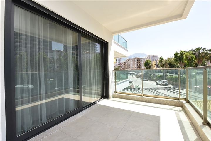 1+1 apartment with sea view in a premium complex