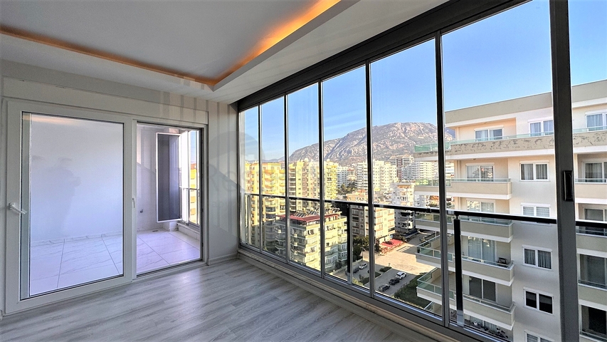 2+1 penthouse in the center of Mahmutlar with mountain view 