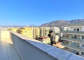 2+1 penthouse in the center of Mahmutlar with mountain view 
