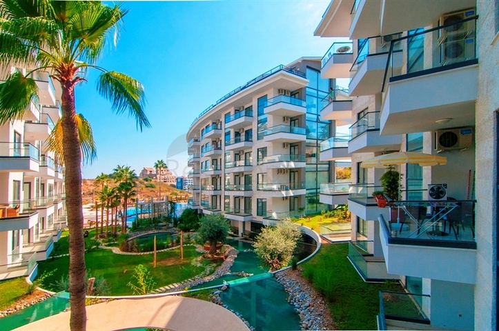 Two-bedroom apartment with designer furniture in Kestel district