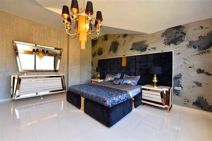 Two-bedroom apartment with designer furniture in Kestel district