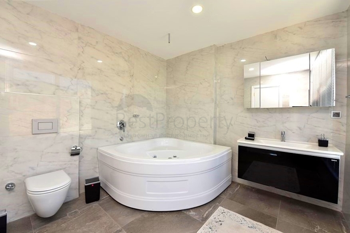 Two-bedroom apartment with designer furniture in Kestel district