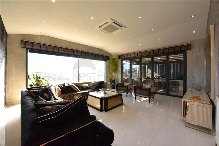 Two-bedroom apartment with designer furniture in Kestel district