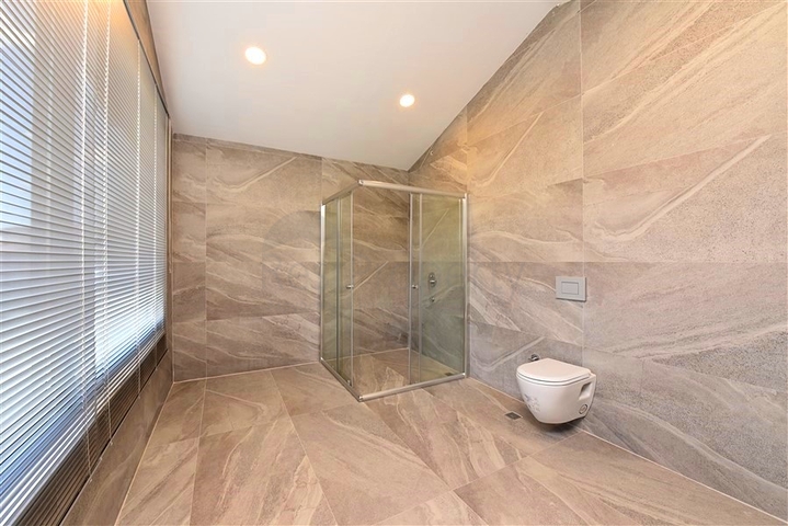 Two-bedroom apartment with designer furniture in Kestel district