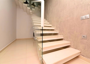 Two-bedroom apartment with designer furniture in Kestel district