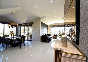 Two-bedroom apartment with designer furniture in Kestel district