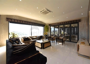 Two-bedroom apartment with designer furniture in Kestel district