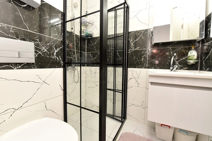 One-bedroom furnished apartment in a complex in a pine forest