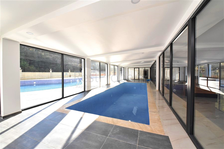 One-bedroom furnished apartment in a complex in a pine forest