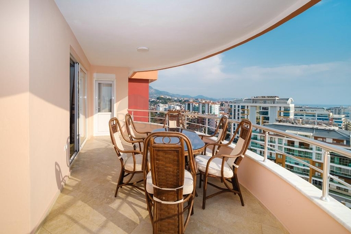 Luxury apartment with a view of the sea and the fortress in the Tosmur area          