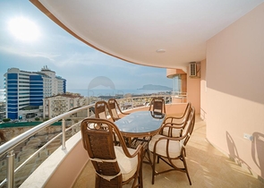 Luxury apartment with a view of the sea and the fortress in the Tosmur area          