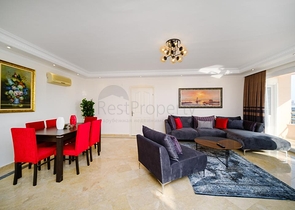 Luxury apartment with a view of the sea and the fortress in the Tosmur area          