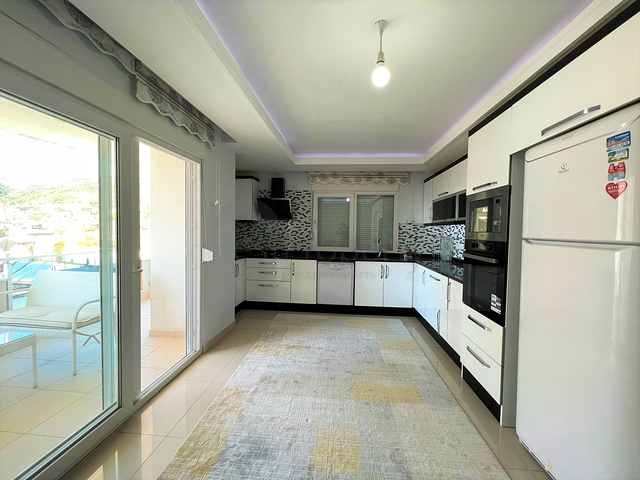 4+1 penthouse with sea view in Cikcilli area