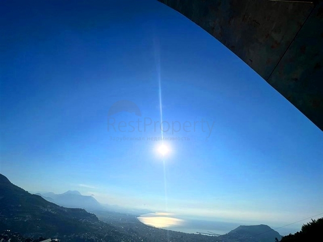 Luxury furnished 5+1 villa in the center of Alanya