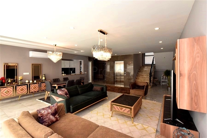 Luxury furnished 5+1 villa in the center of Alanya