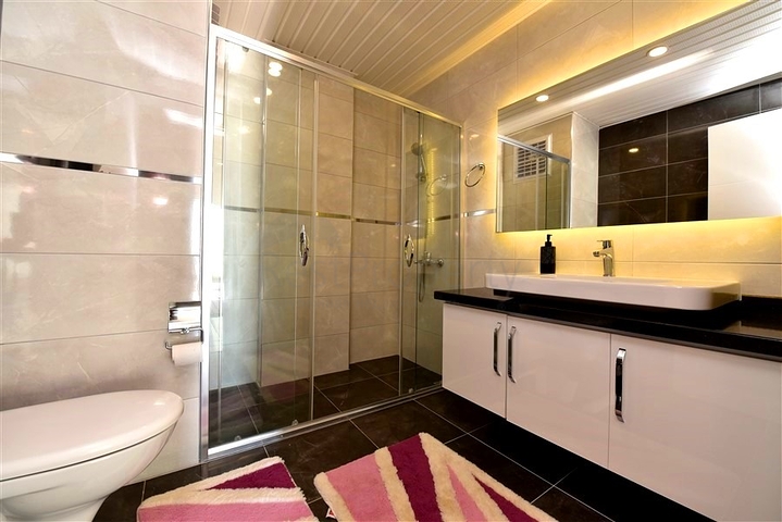 Luxury furnished 5+1 villa in the center of Alanya