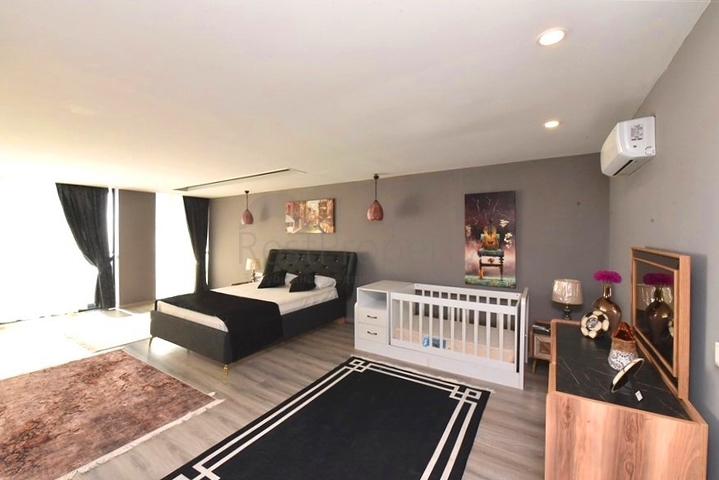 Luxury furnished 5+1 villa in the center of Alanya