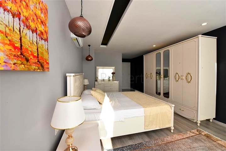 Luxury furnished 5+1 villa in the center of Alanya