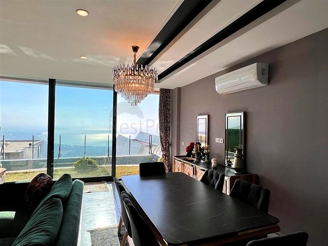 Luxury furnished 5+1 villa in the center of Alanya