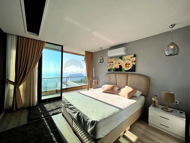 Luxury furnished 5+1 villa in the center of Alanya