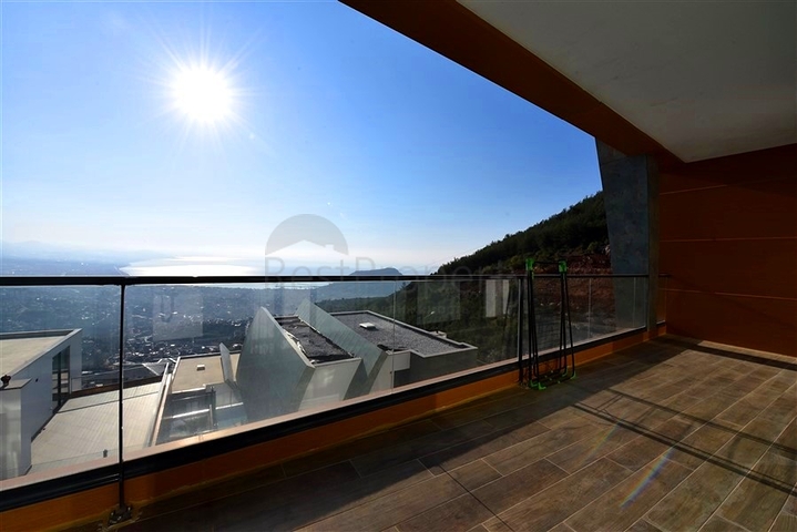 Luxury furnished 5+1 villa in the center of Alanya