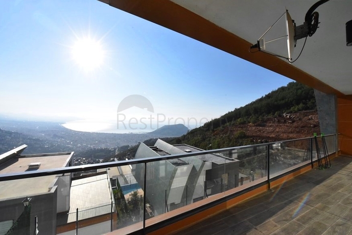 Luxury furnished 5+1 villa in the center of Alanya