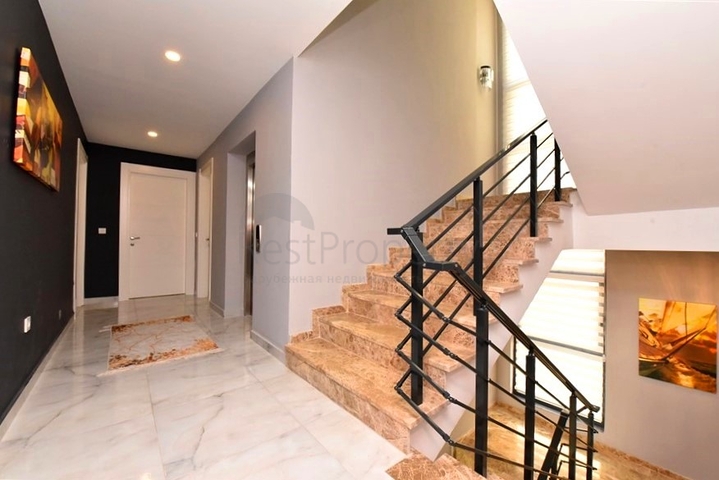 Luxury furnished 5+1 villa in the center of Alanya