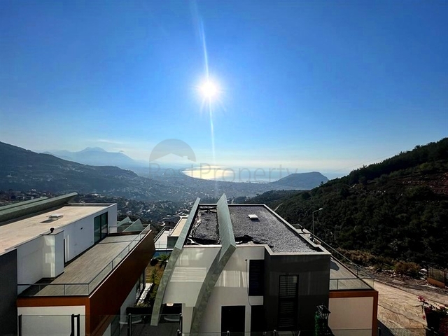 Luxury furnished 5+1 villa in the center of Alanya