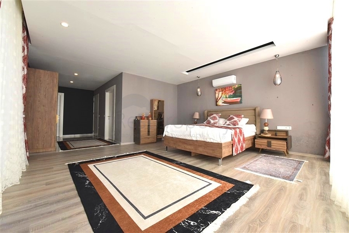 Luxury furnished 5+1 villa in the center of Alanya