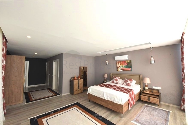 Luxury furnished 5+1 villa in the center of Alanya