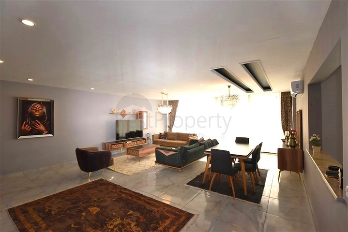 Luxury furnished 5+1 villa in the center of Alanya