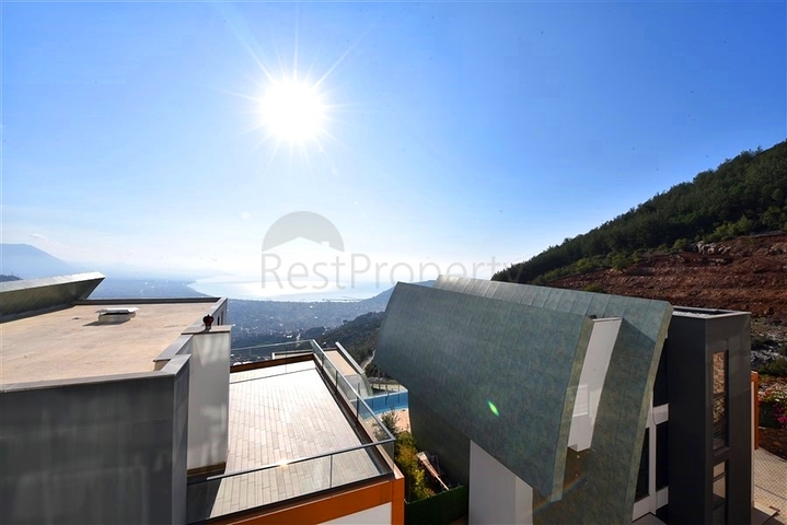 Luxury furnished 5+1 villa in the center of Alanya