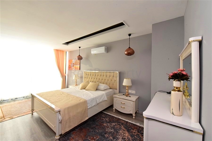 Luxury furnished 5+1 villa in the center of Alanya
