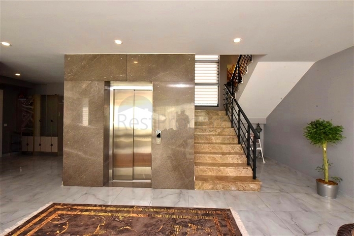 Luxury furnished 5+1 villa in the center of Alanya