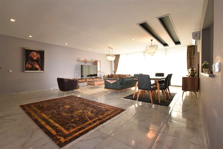 Luxury furnished 5+1 villa in the center of Alanya