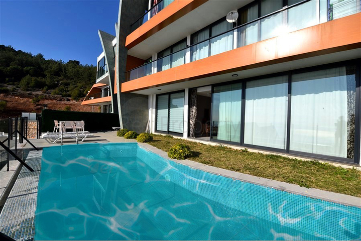 Luxury furnished 5+1 villa in the center of Alanya