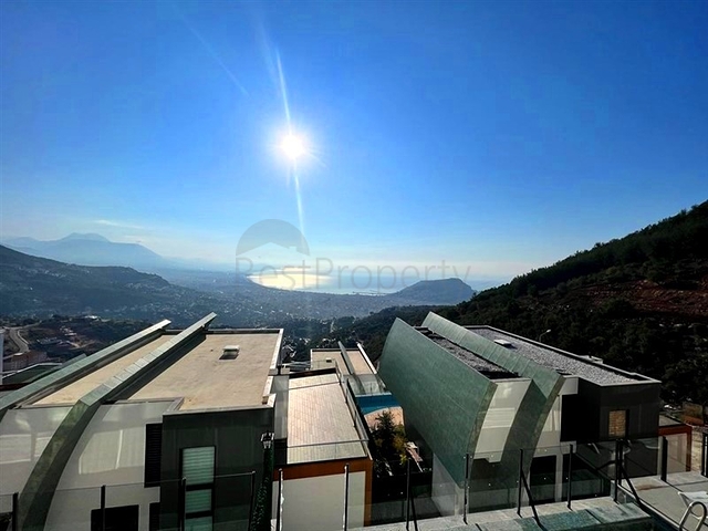 Luxury furnished 5+1 villa in the center of Alanya