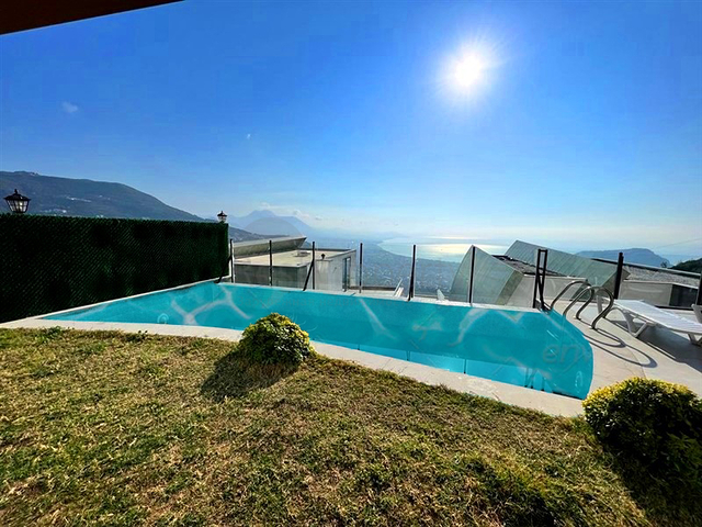 Luxury furnished 5+1 villa in the center of Alanya