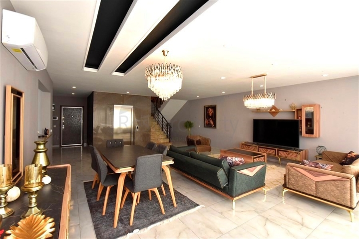 Luxury furnished 5+1 villa in the center of Alanya