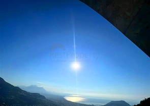 Luxury furnished 5+1 villa in the center of Alanya