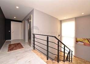 Luxury furnished 5+1 villa in the center of Alanya