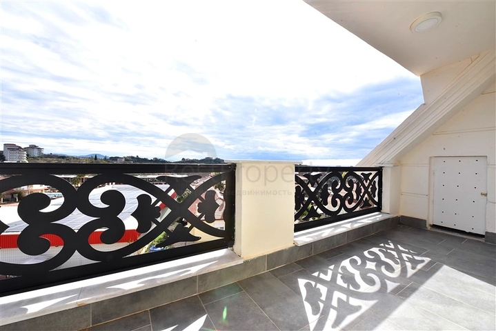 Oba penthouse with a beautiful view