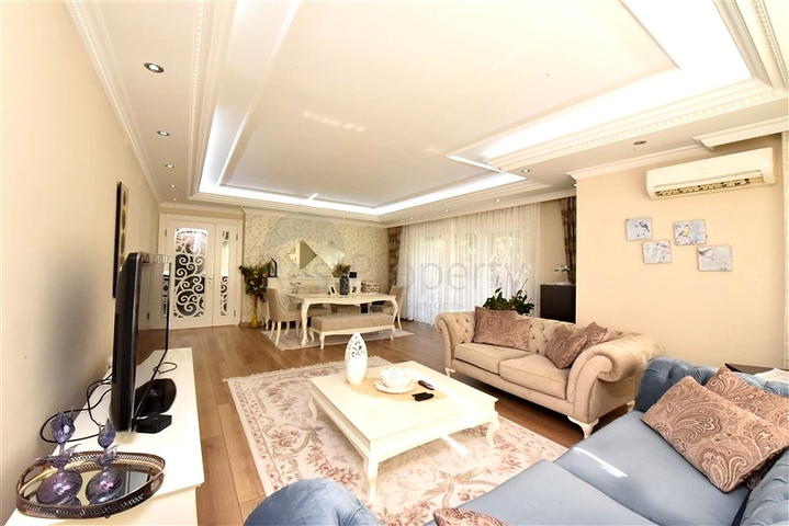 3+1 apartment with separate kitchen in the center of Alanya